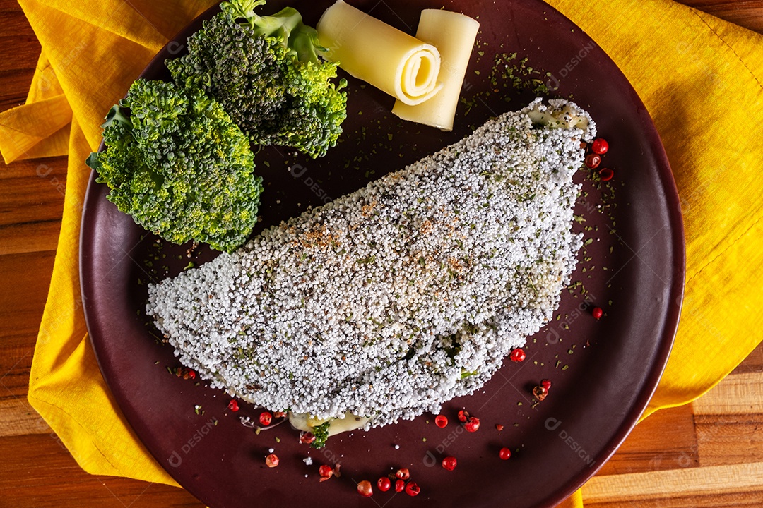 Tapioca recheada com mussarela e brócolis