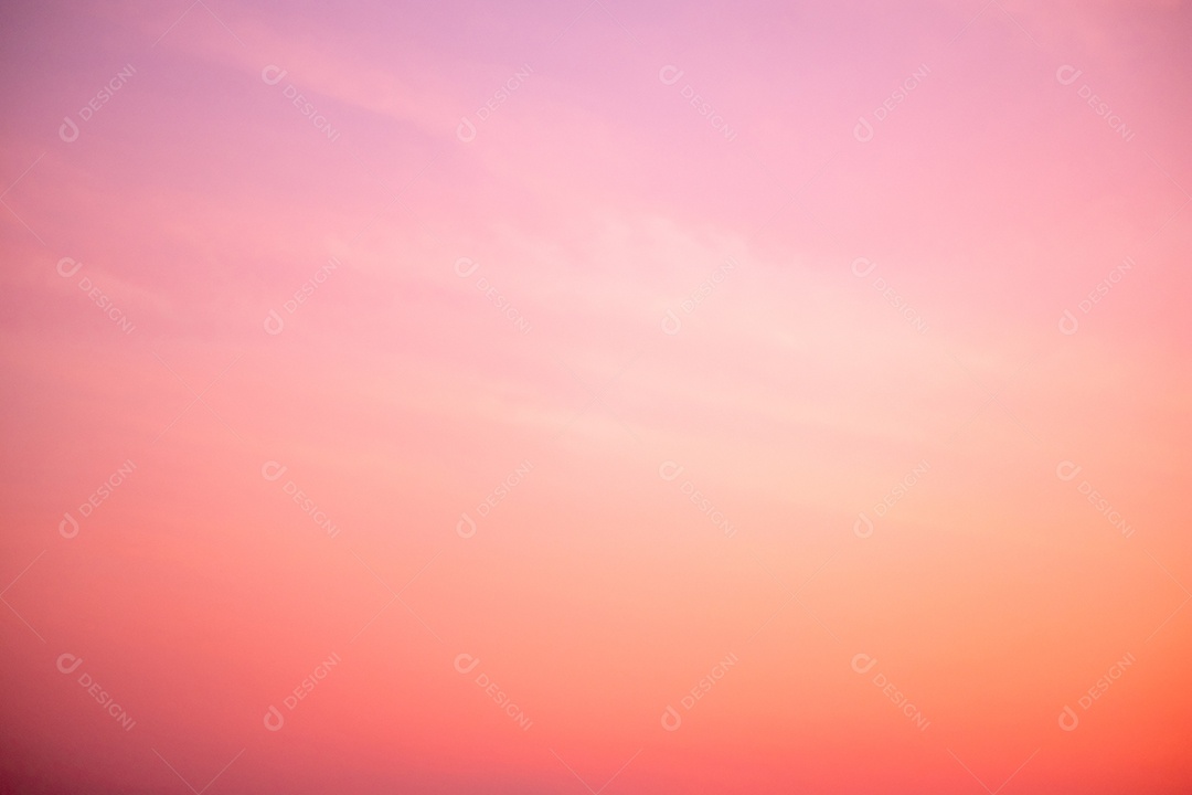 Céu lindo com sol se pondo