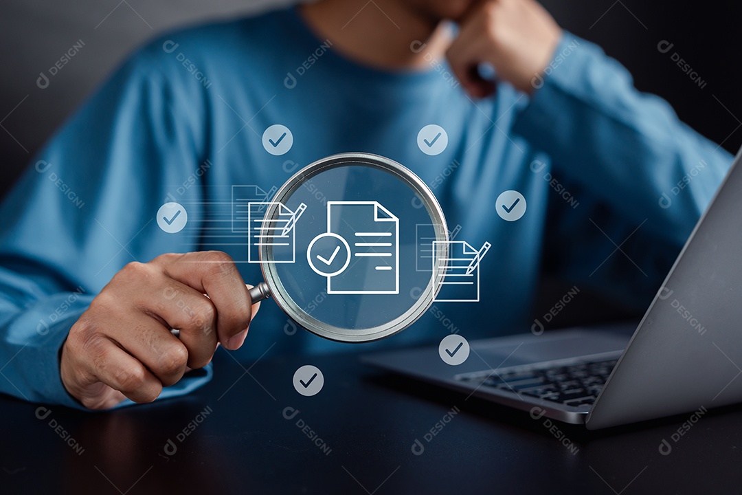 Homem jovem empresário em seu escritório