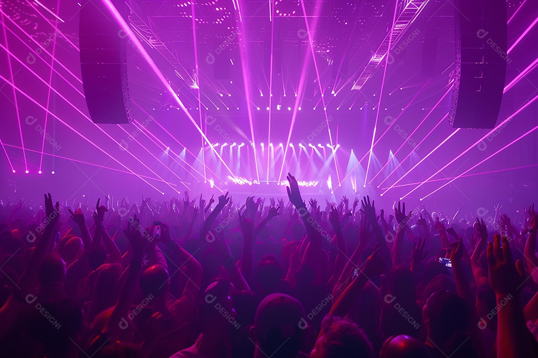 Multidão festejando luzes do palco concerto ao vivo festival de música de verão