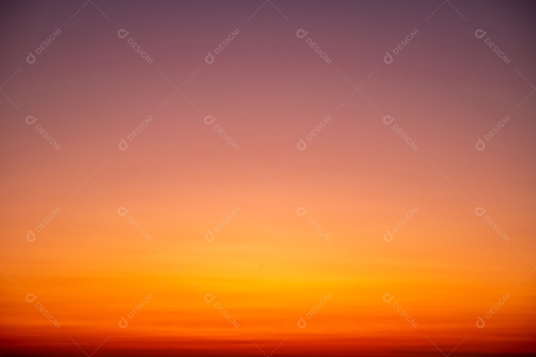 Céu lindo com sol se pondo