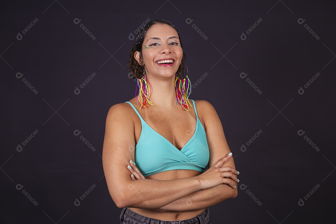 Linda mulher fantasiada para o carnaval