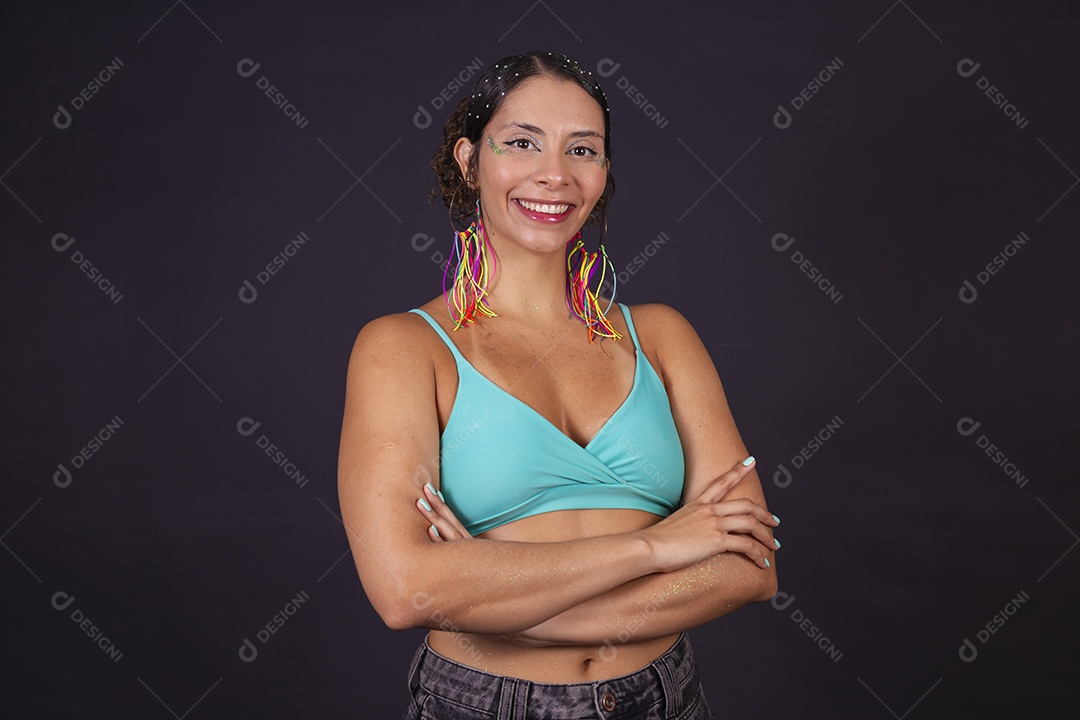 Linda mulher fantasiada para o carnaval