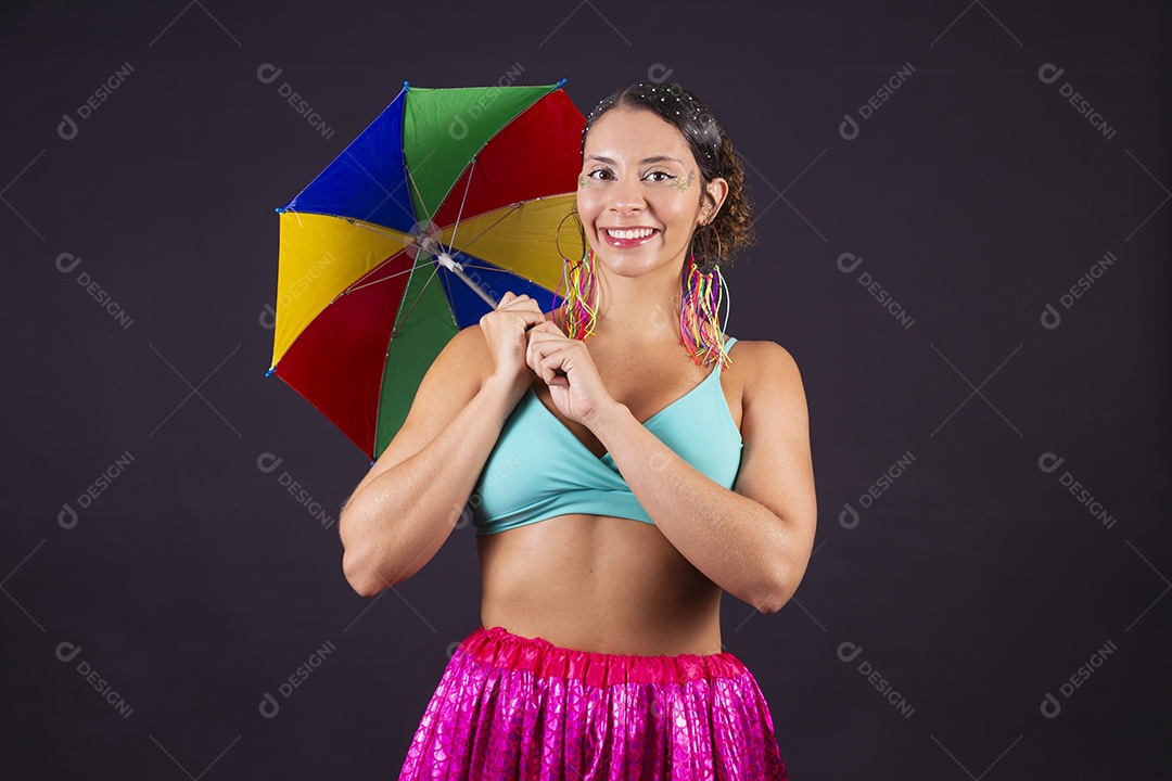 Linda mulher fantasiada para o carnaval
