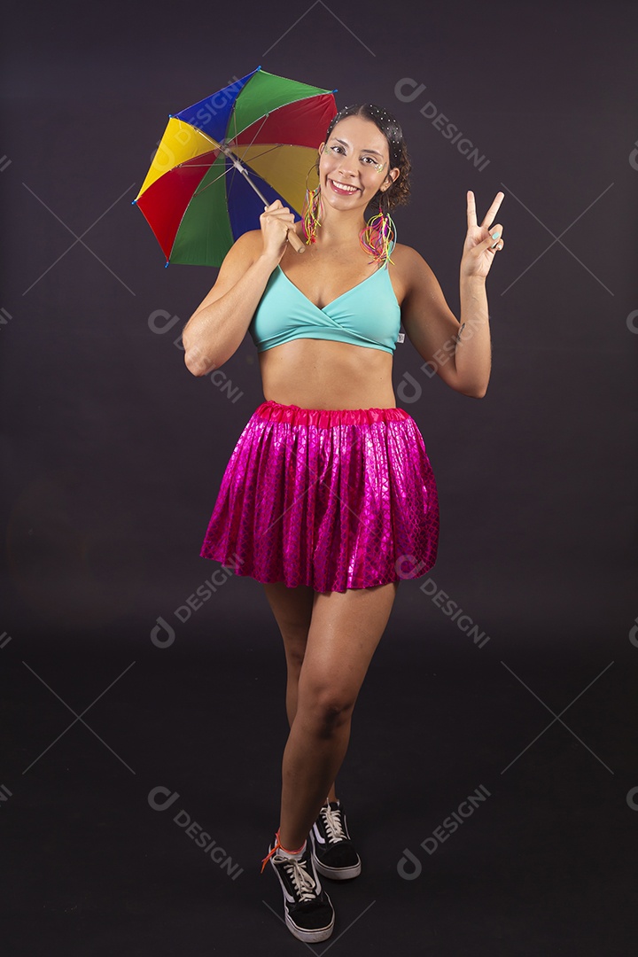 Linda mulher fantasiada para o carnaval