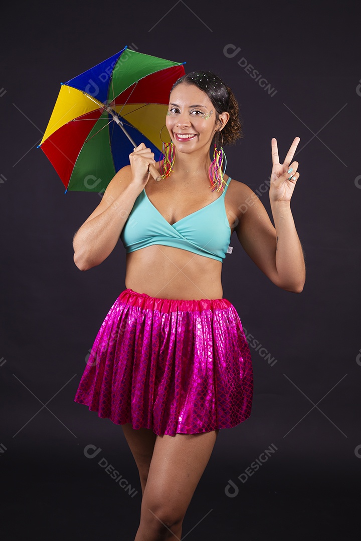 Linda mulher fantasiada para o carnaval