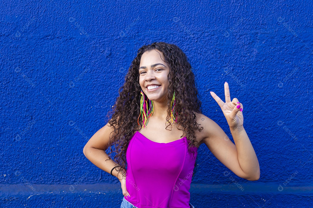 Linda mulher fantasiada para o carnaval