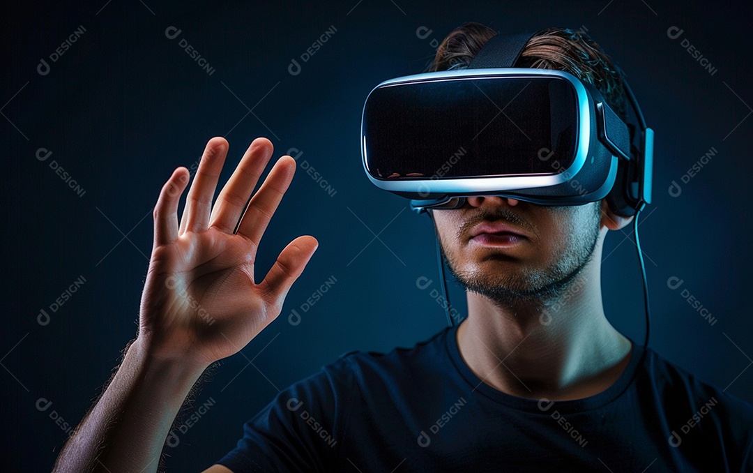 Homem americano com óculos VR jogando videogame com fundo sólido