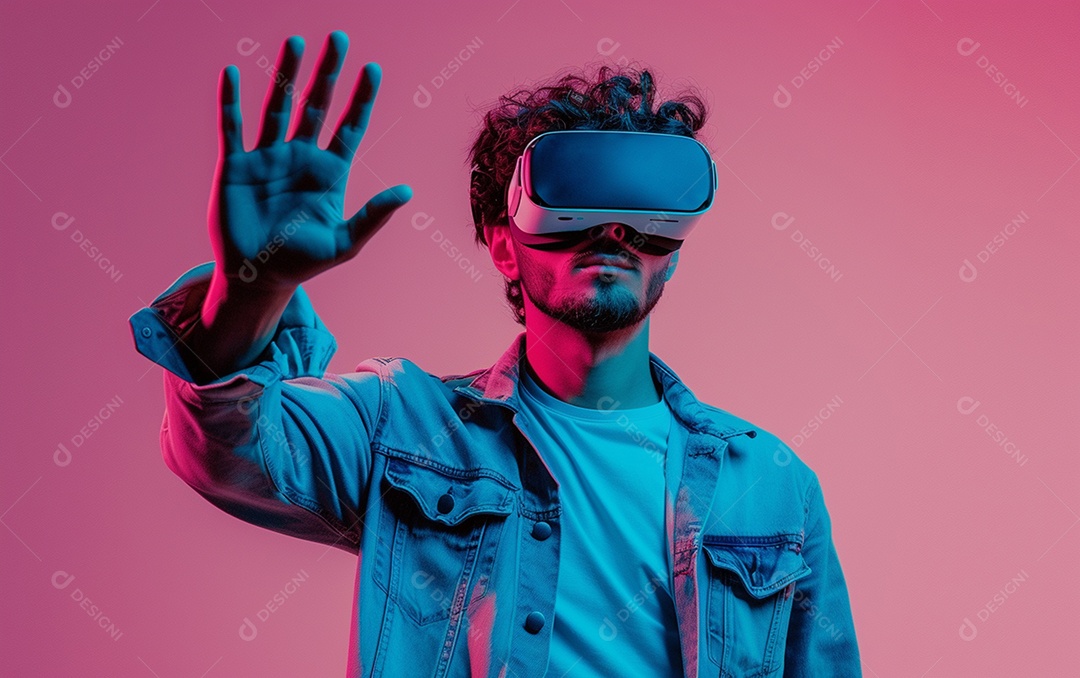 Homem americano com óculos VR jogando videogame com fundo sólido 35