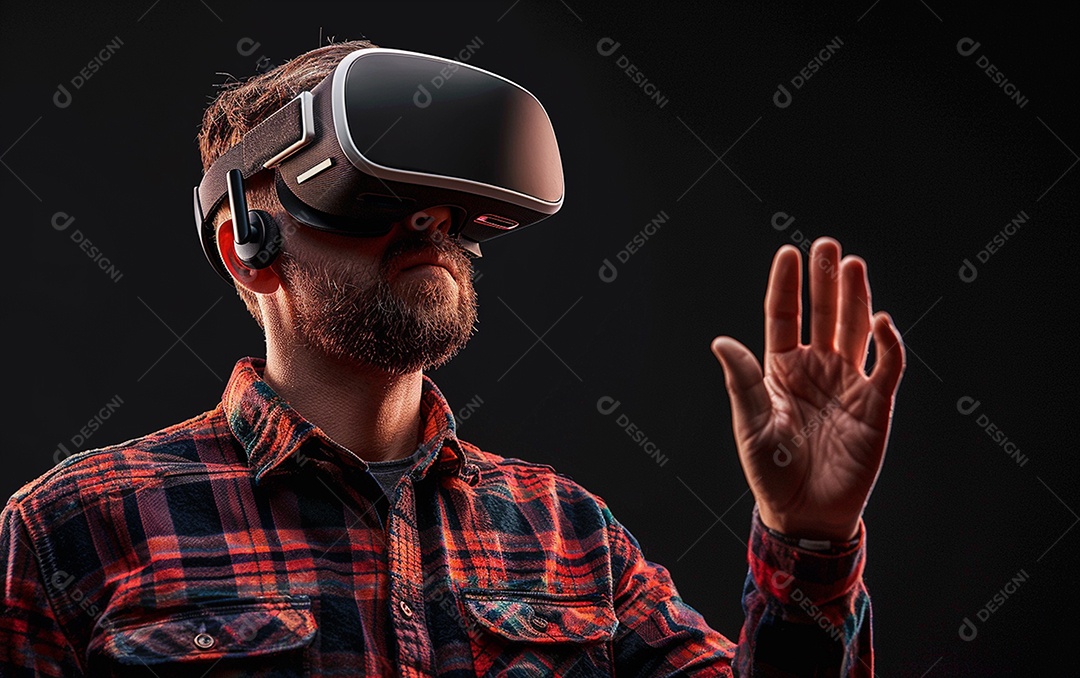 Homem americano com óculos VR jogando videogame com fundo sólido