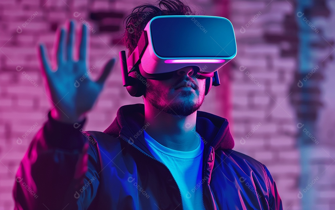 Homem americano com óculos VR jogando videogame com fundo sólido