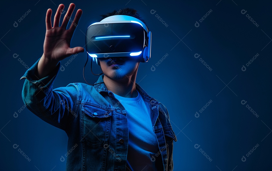 Homem americano com óculos VR jogando videogame com fundo sólido