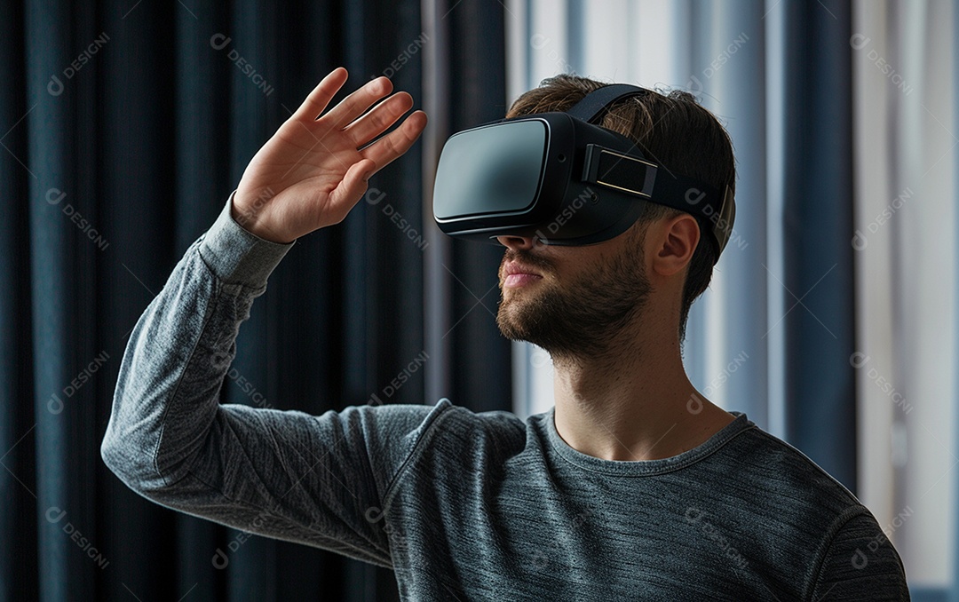 Homem americano com óculos VR jogando videogame com fundo sólido