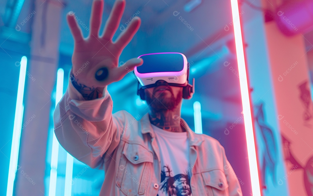 Homem americano com óculos VR jogando videogame com fundo sólido