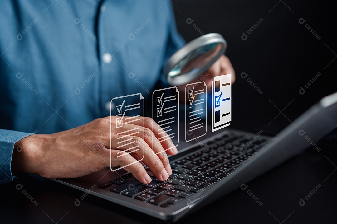 Homem jovem empresário em seu escritório