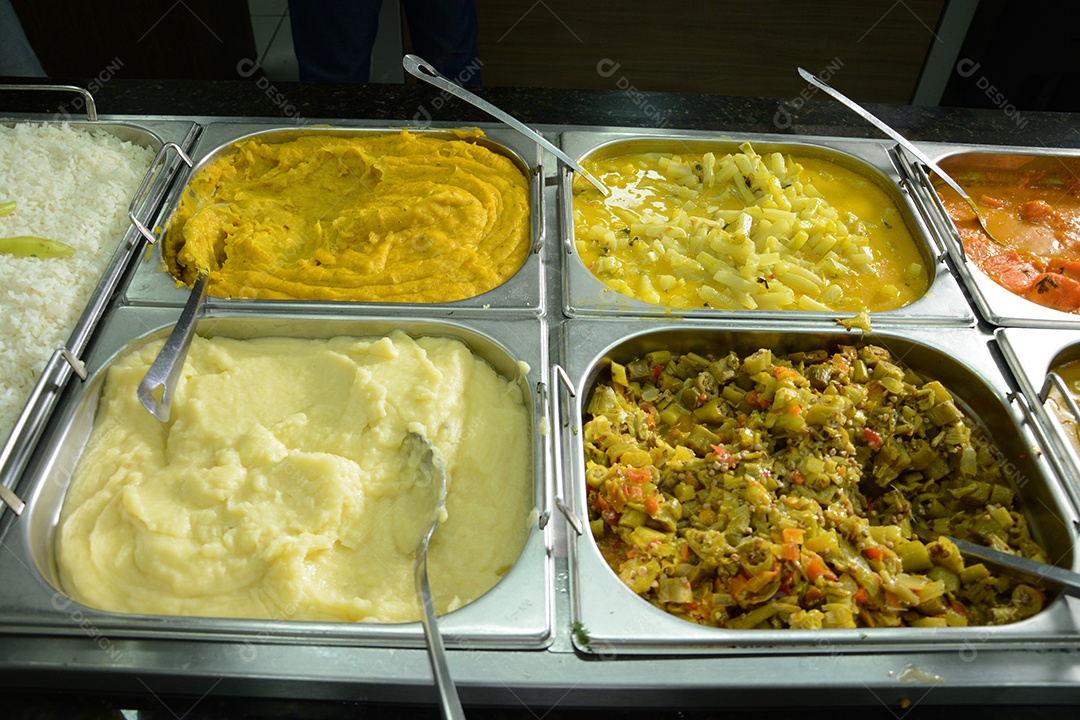 Purês deliciosos em uma buffet