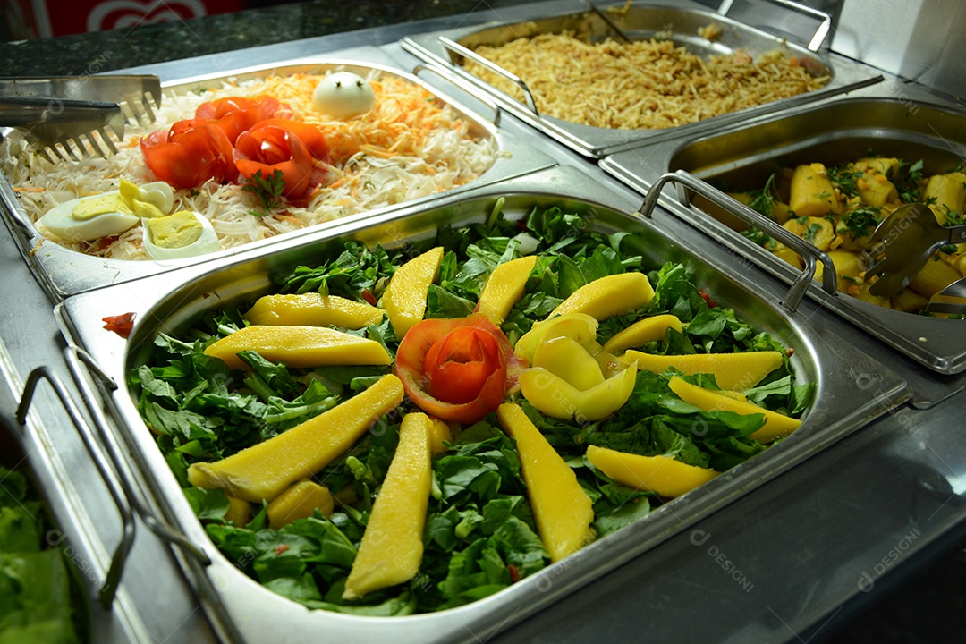 Self service de saladas deliciosos