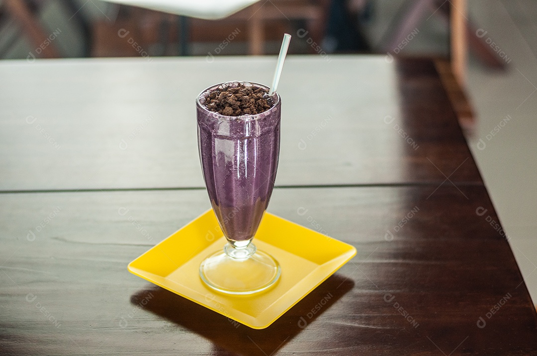 Taça de creme de açaí delicioso