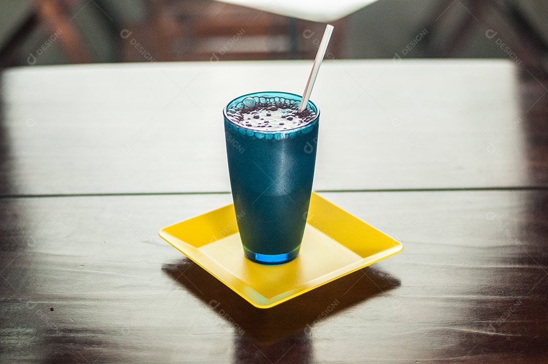 Copo de milk shake de blue delicioso