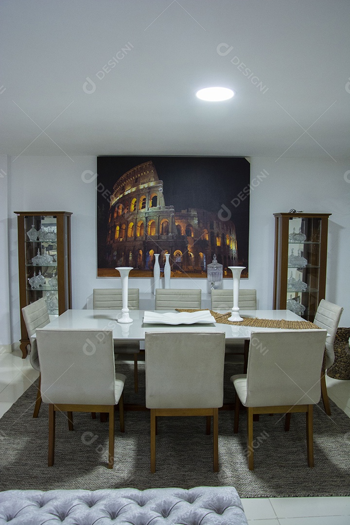 Mesa decorativo em uma loja de moveis