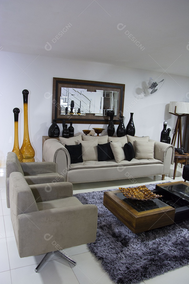 Loja de moveis com muitos sofas moderno