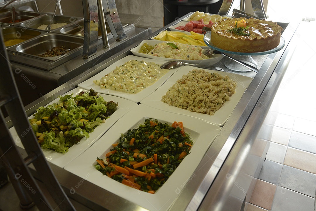 Comida em um buffet de restaurante self service