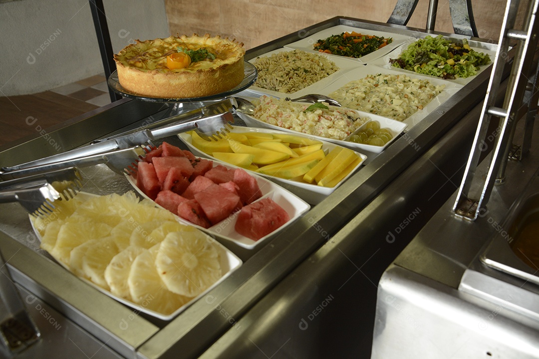 Comida em um buffet de restaurante self service