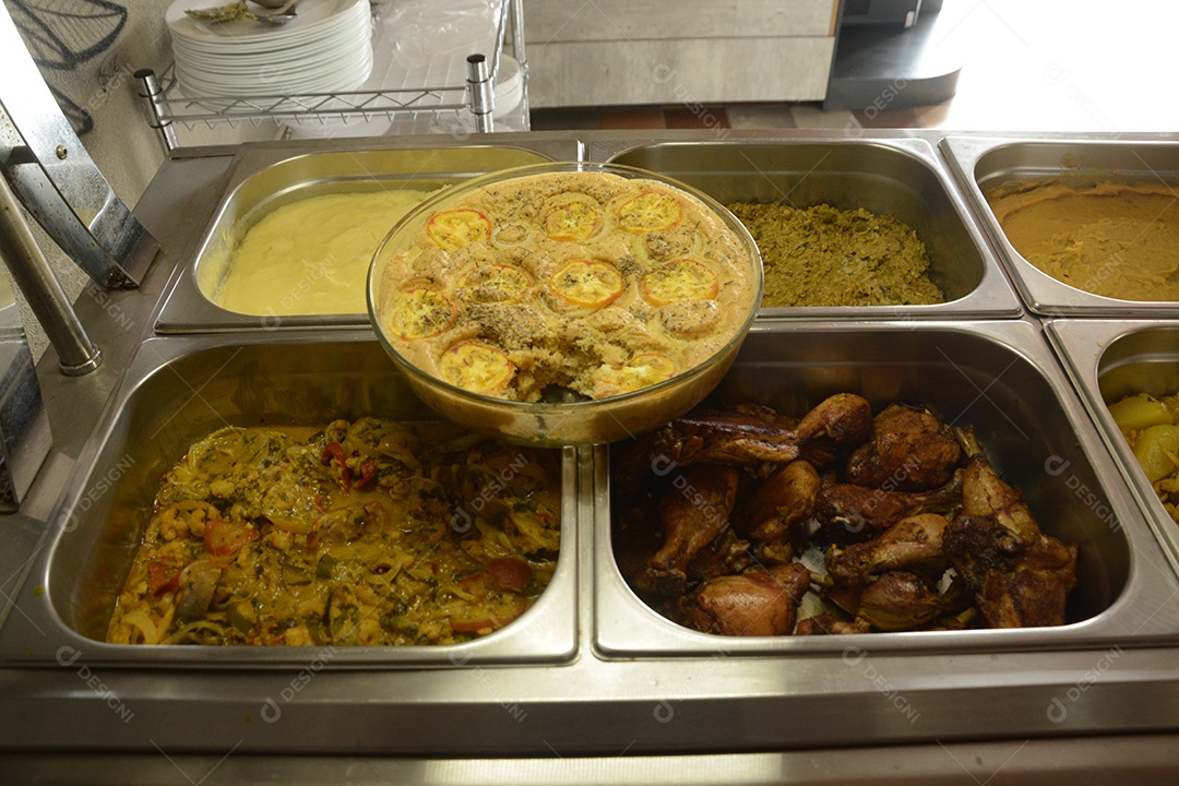 Comida em buffet de uma restaurante