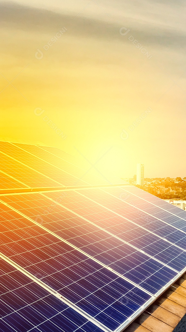 Painel fotovoltaico de energia solar em um telhado