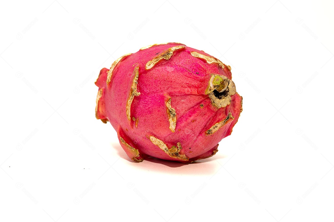 Pitaia ou fruta do dragão isolada em um fundo branco