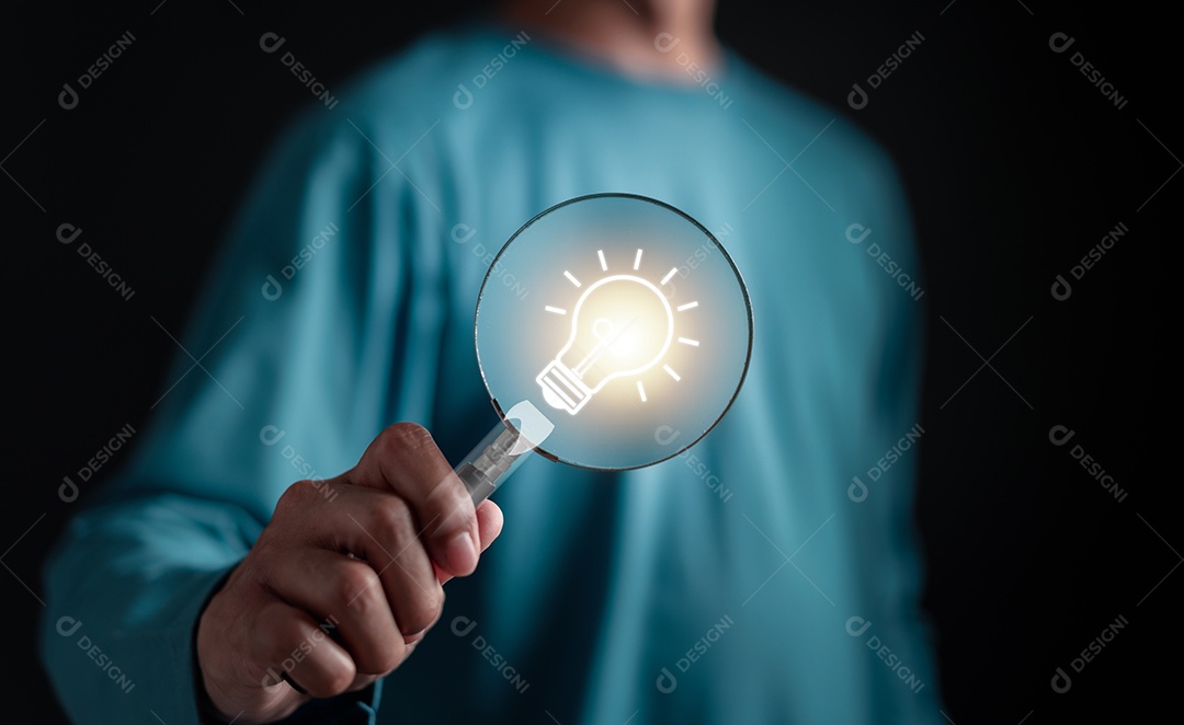 Homem jovem empresário em seu escritório