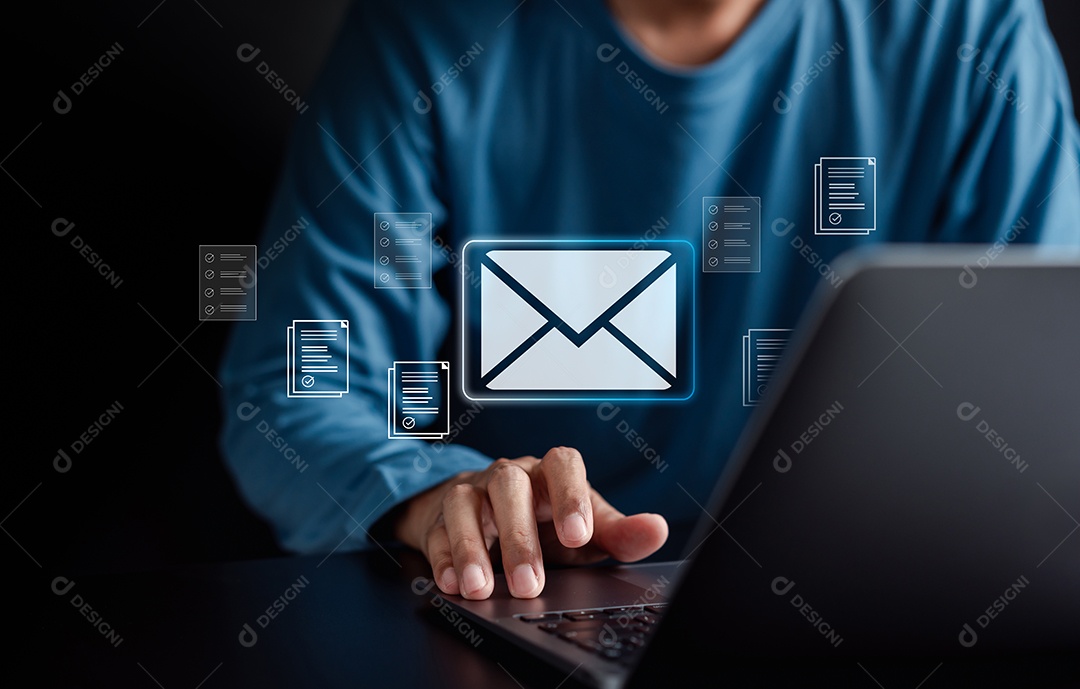 Homem jovem empresário em seu escritório