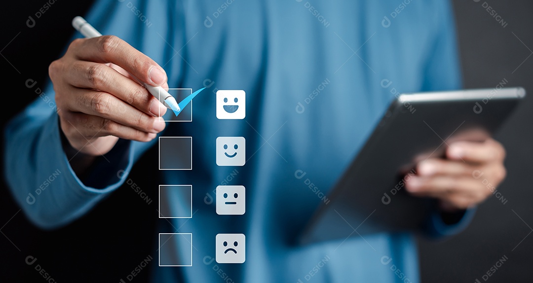 Homem jovem empresário em seu escritório