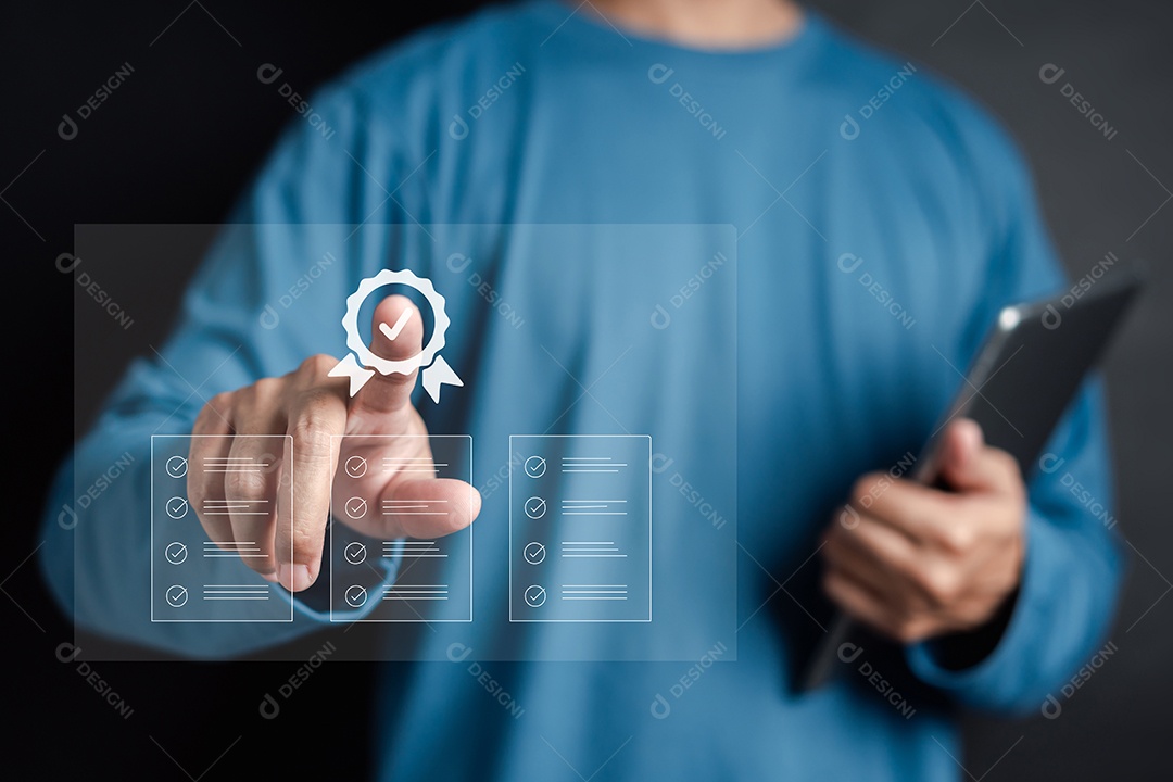 Homem jovem empresário em seu escritório