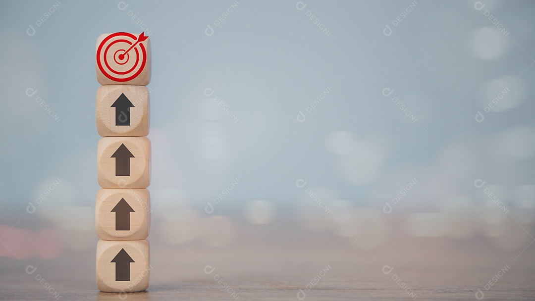 Cubos de madeira desenhados com setas sobre a mesa