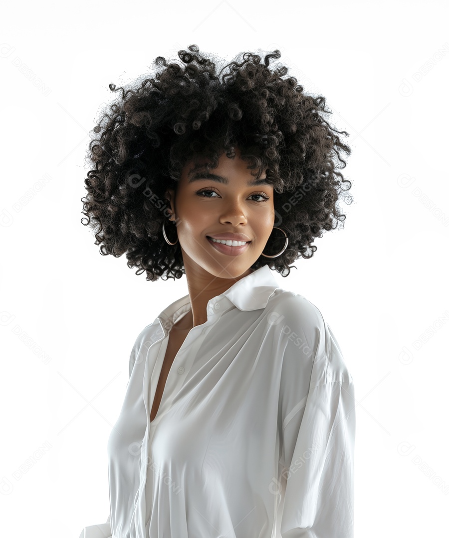 Mulher Mulata Negra Feliz Com Cabelos Crespos Cacheados e Fundo Branco Isolado