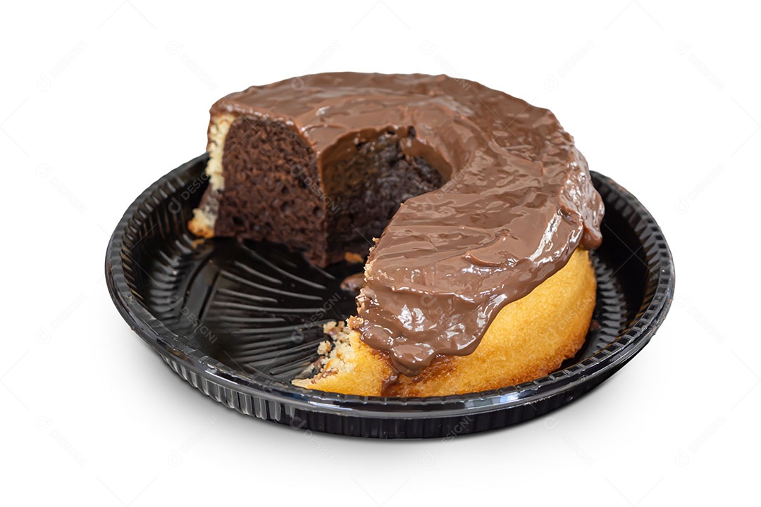 Delicioso bolo de chocolate isolado em um fundo branco