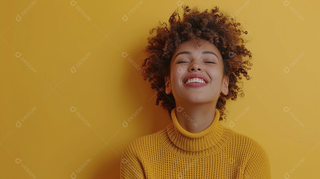 Mulher de 50 anos expressando afeto