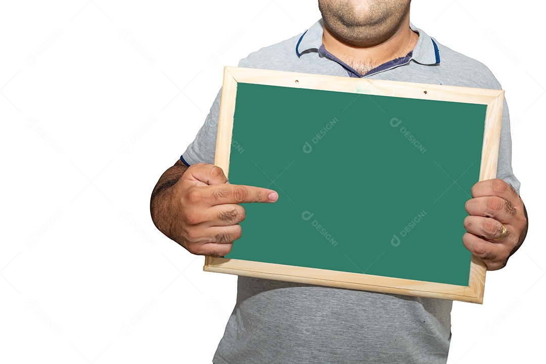 Homem segurando quadro verde