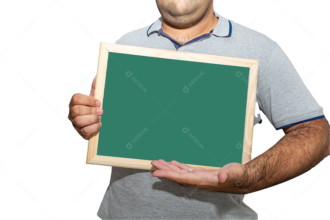 Homem segurando quadro verde