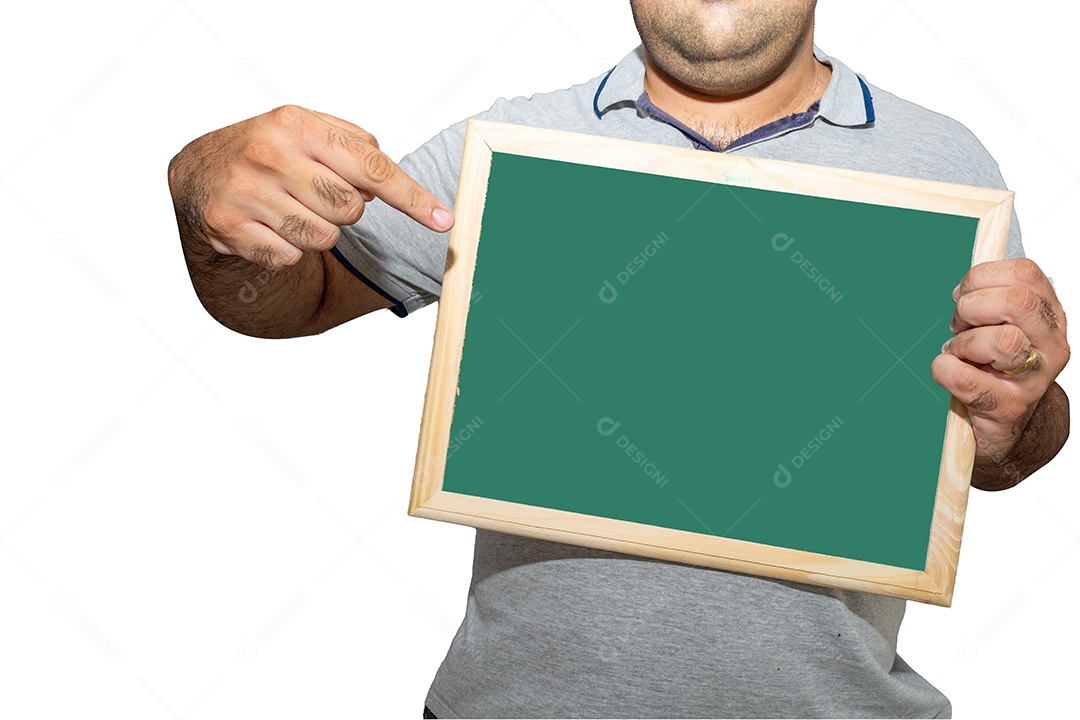 Homem segurando quadro verde