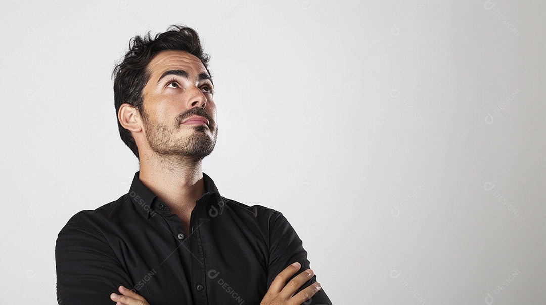 Homem de 50 anos expressando afeto