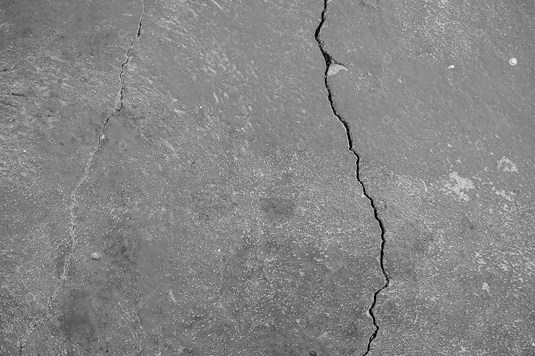 Parede quebrada de muro de concreto rachado no canto