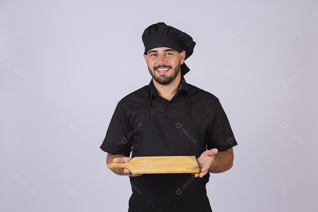 Homem jovem cozinheiro sobre fundo isolado