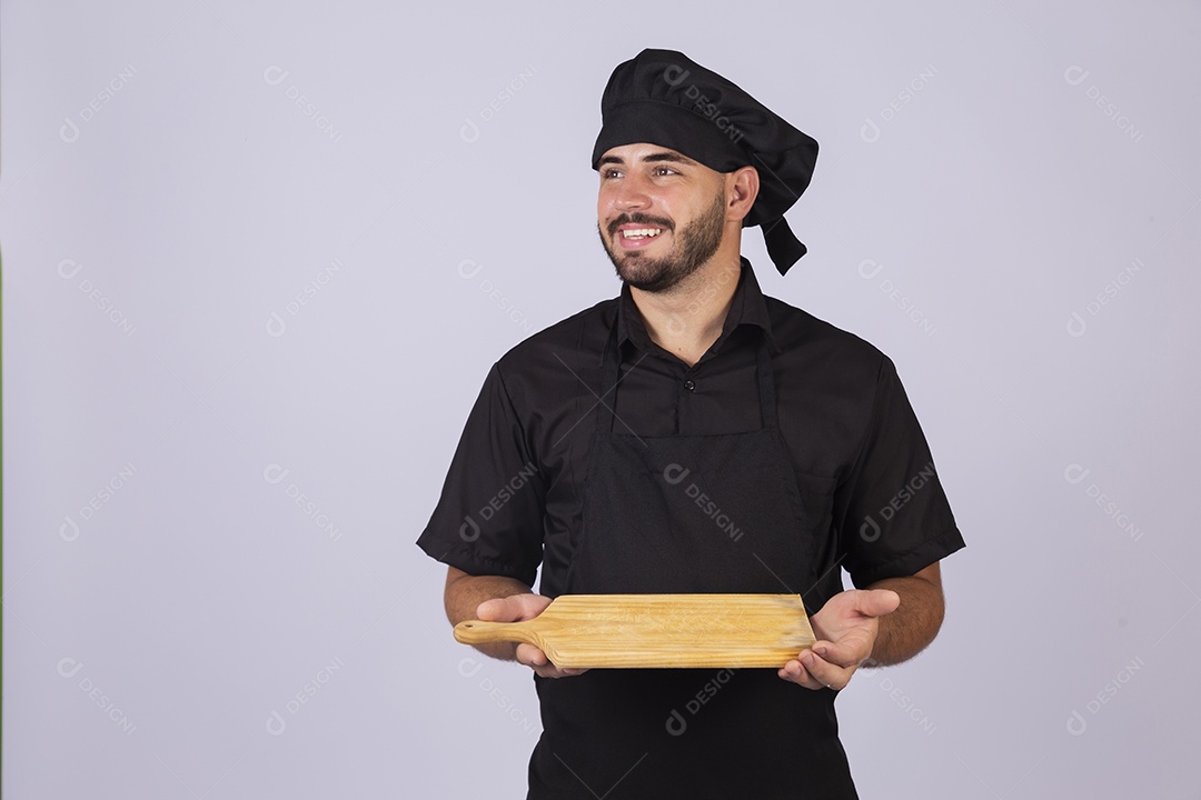 Homem jovem cozinheiro sobre fundo isolado