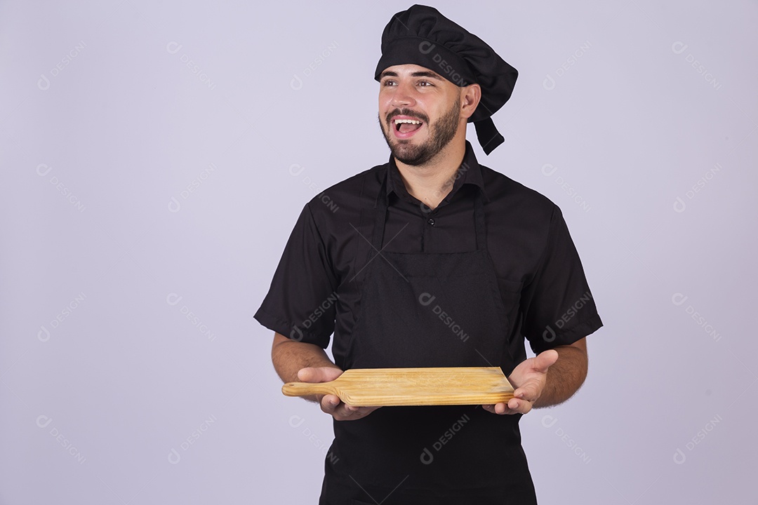 Homem jovem cozinheiro sobre fundo isolado