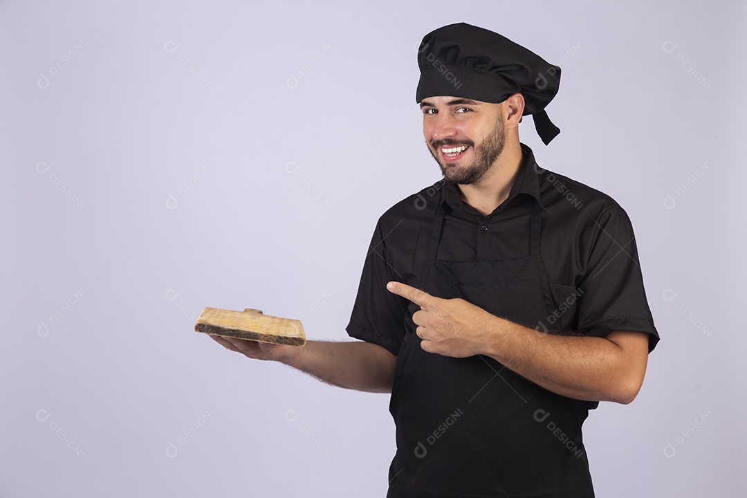 Homem jovem cozinheiro sobre fundo isolado