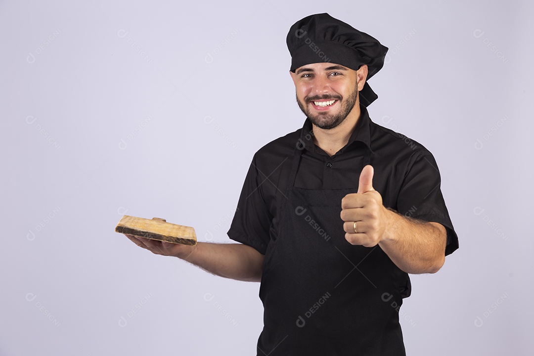 Homem jovem cozinheiro sobre fundo isolado