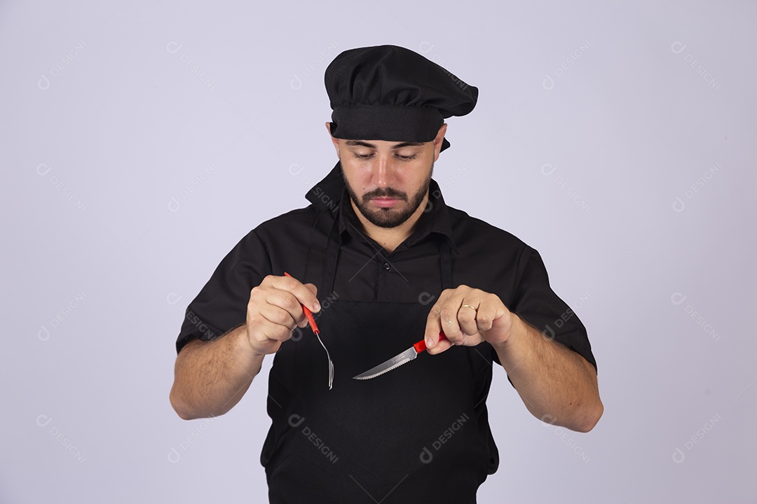Homem jovem cozinheiro sobre fundo isolado