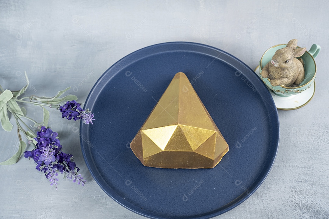 Ovos de páscoa diamante dourado